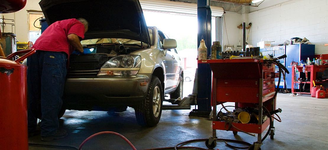 Como deve ser feita a manutenção da direção elétrica?