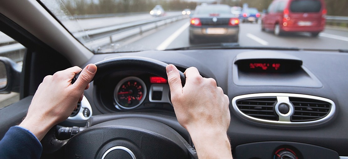 Carro vibrando: entenda o que esse sinal significa