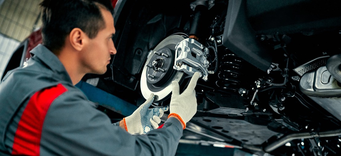 Barulho na pinça de freio? Veja os sinais de desgaste