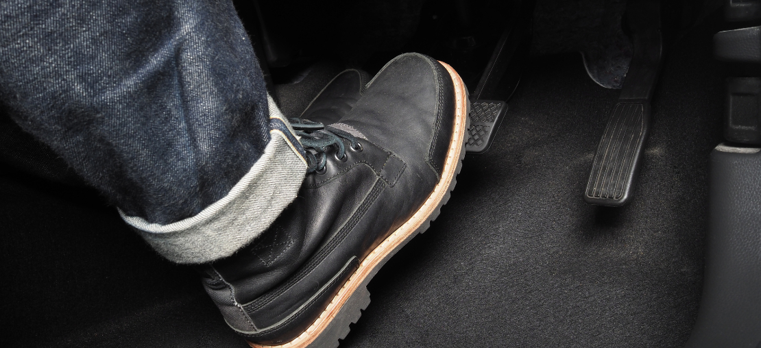 Pedal de freio trepidando? Saiba as causas e evite mais problemas