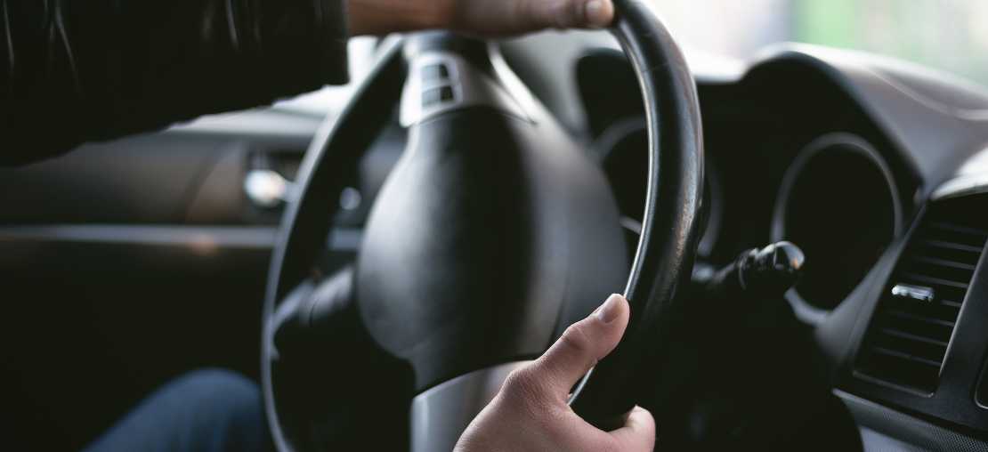 Como identificar vibração no volante causada pelos freios